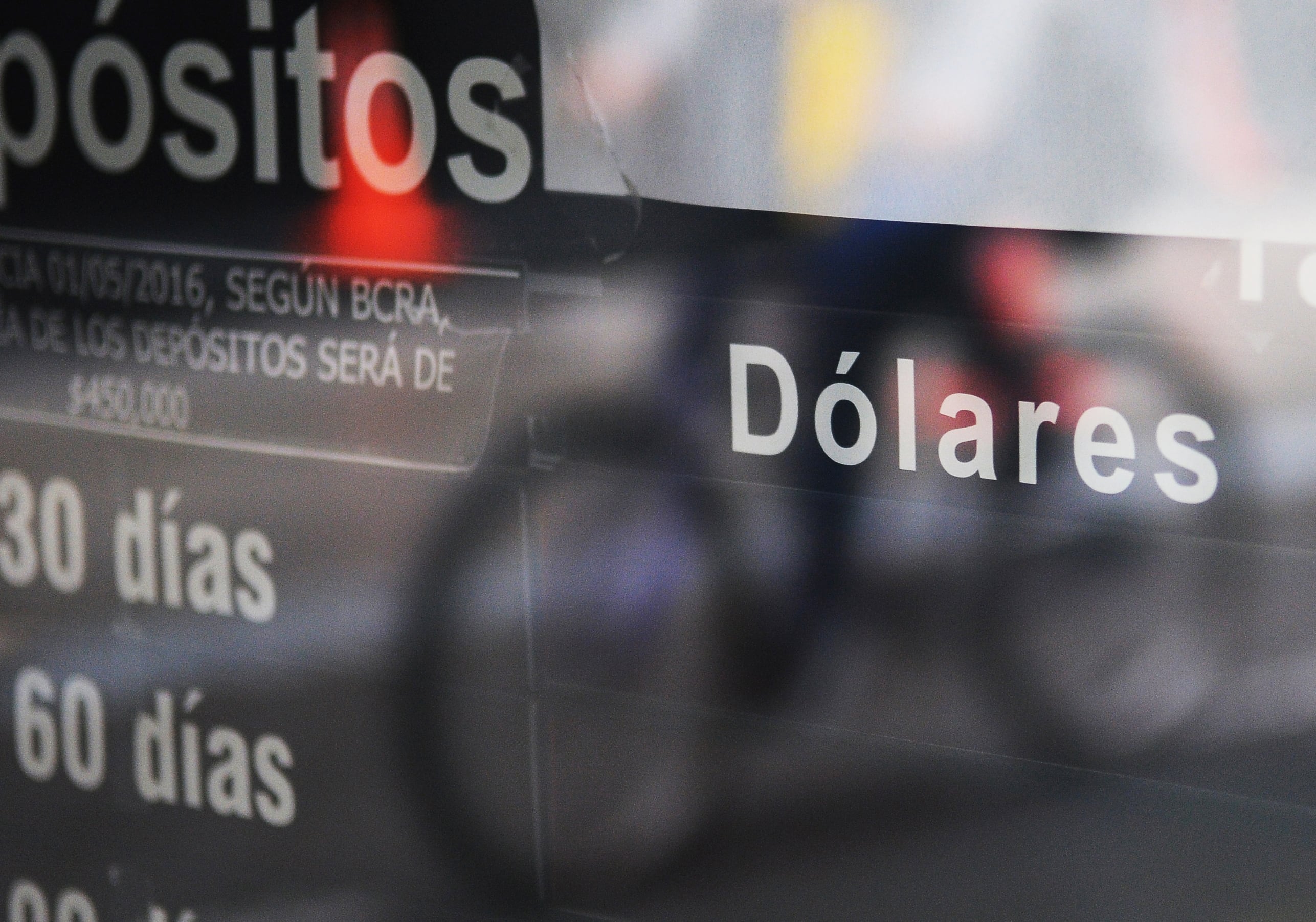 Los dólares financieros se mantuvieron en torno de los 1280 pesos.