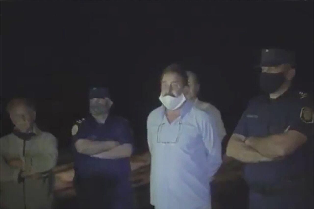 Sebastián Piana y Daniel D’Ambros, negociadores "independientes" y bien custodiados.