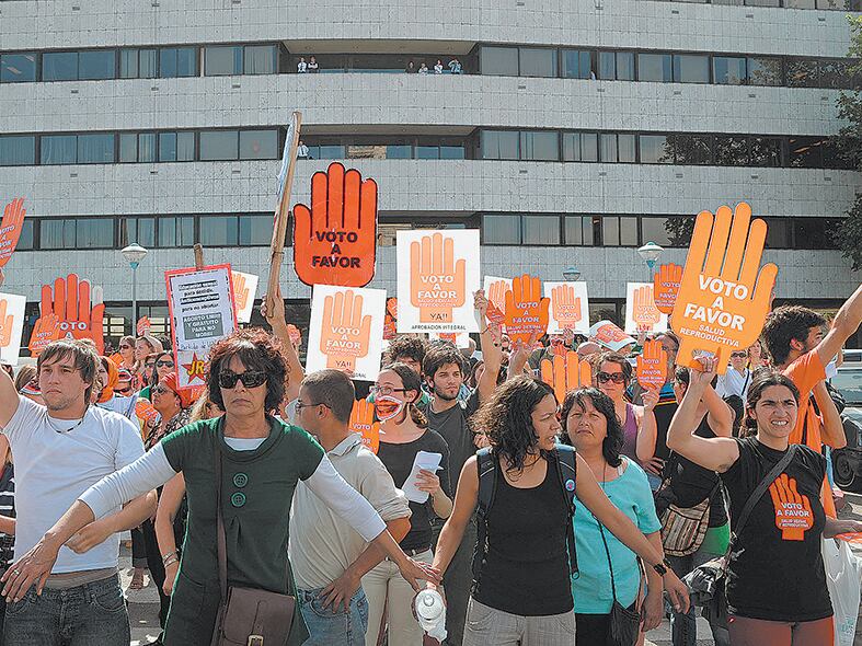 Tras un intenso debate político y social, el aborto fue despenalizado en Uruguay en el año 2012.