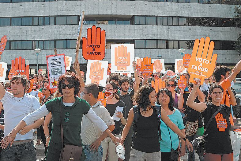 Tras un intenso debate político y social, el aborto fue despenalizado en Uruguay en el año 2012.