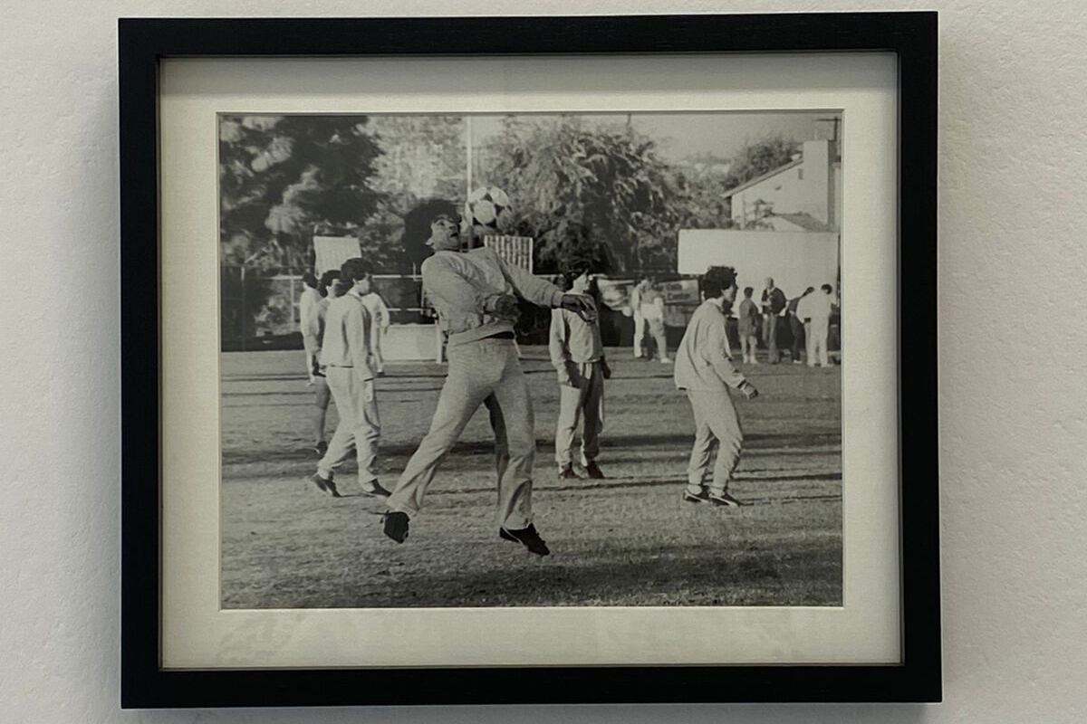 Maradona en uno de los cuadros de la muestra.