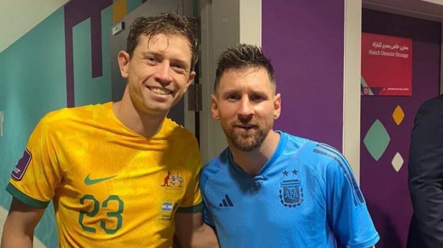 Lionel Messi junto a Craig Goodwin, delantero de Australia, tras el triunfo en octavos de final. Foto: @craiggoodwin16