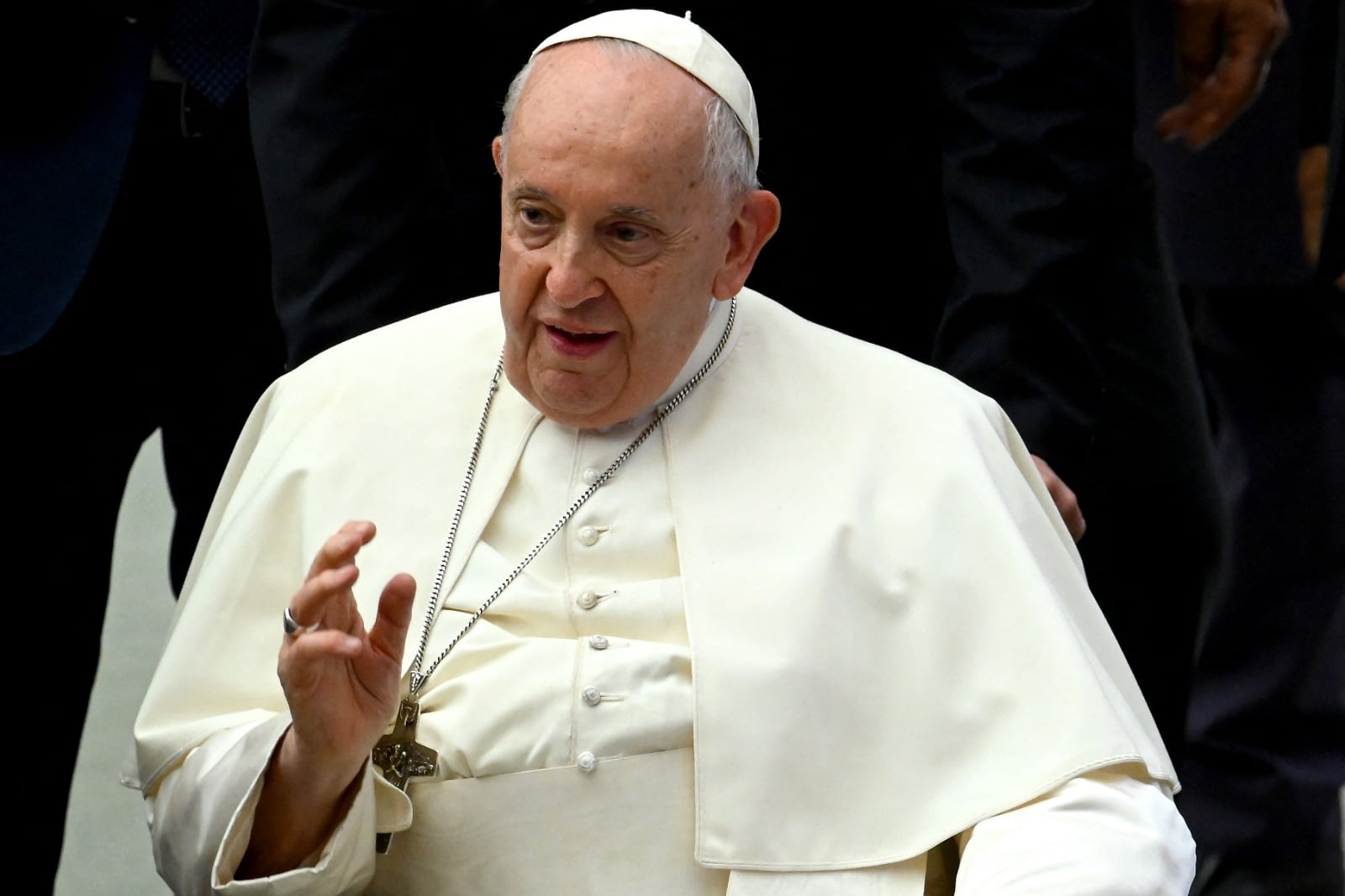 El Papa viaja a un país que limita con Rusia y China.