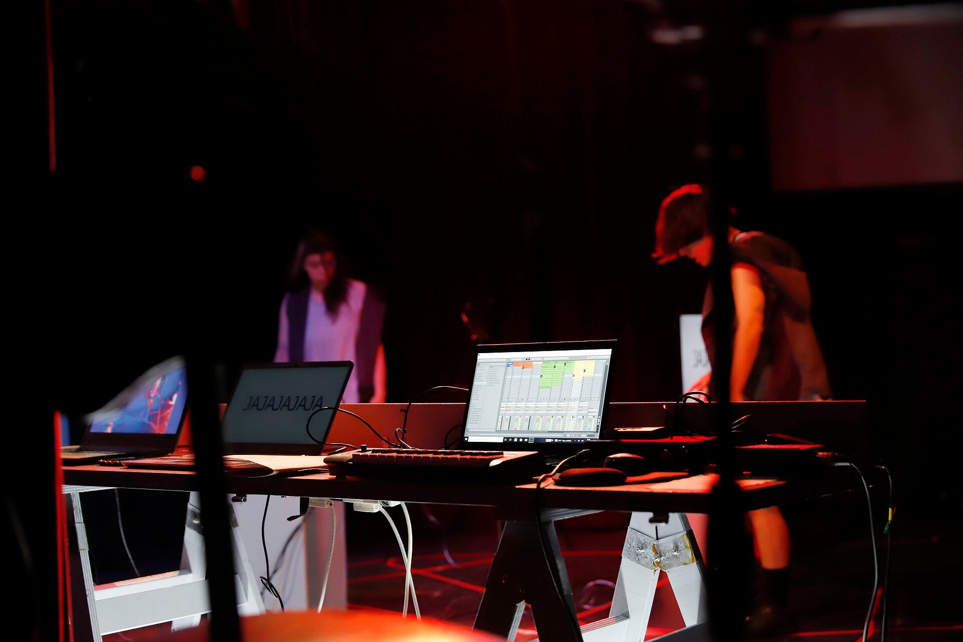 Arteria, la revancha, obra mixta de Camila Esmok y Sol Vázquez que cruza danza y música, tiene funciones los domingos a las 19