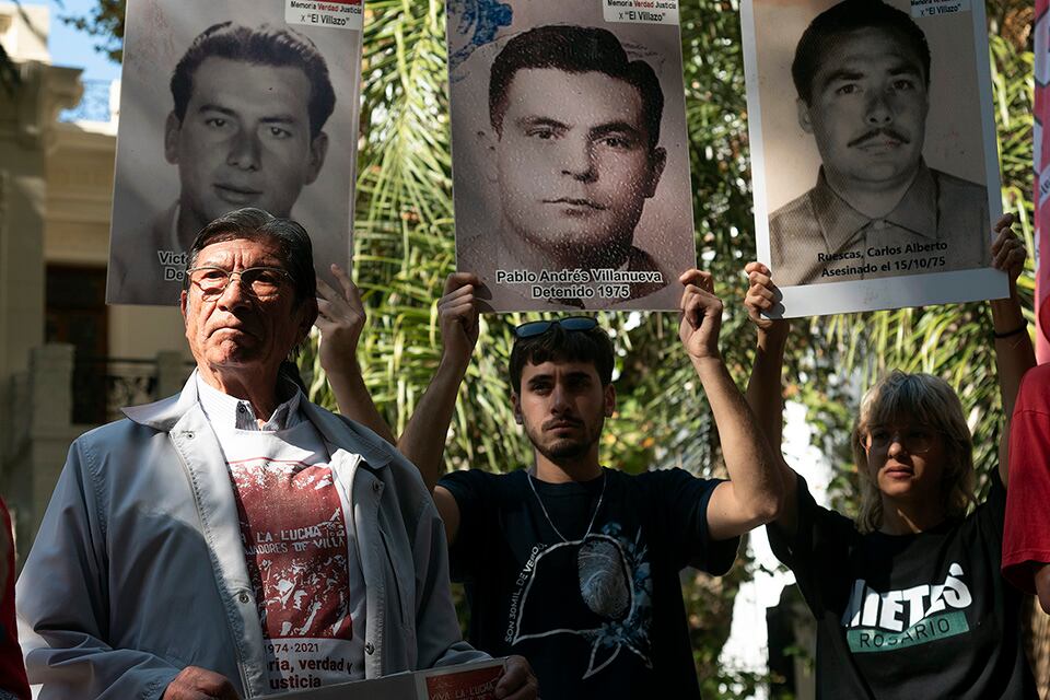 "La sangre obrera es lucha y es bandera", cantaban en la puerta de Tribunales Federales.