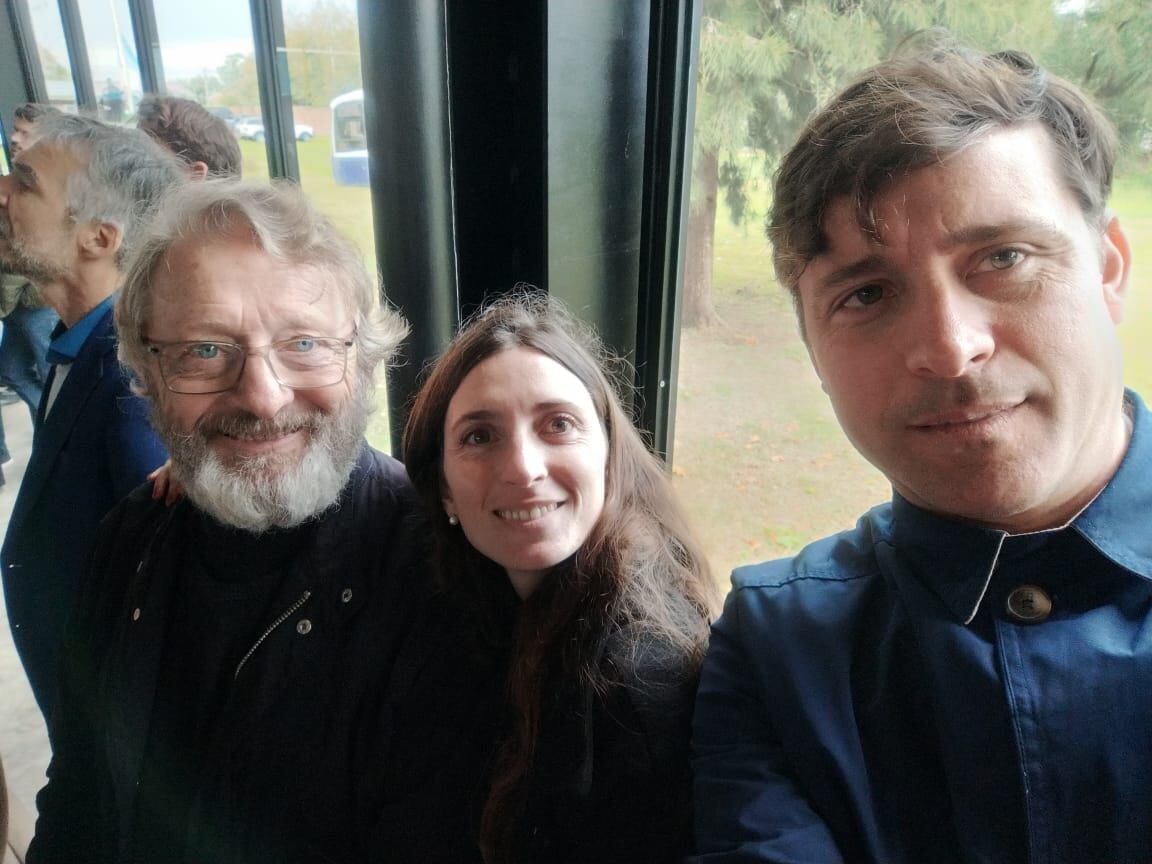 Martín Castilla junto a dos de sus hijos. 