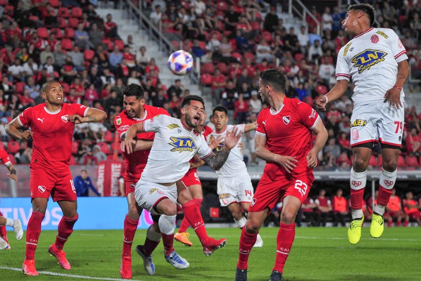 Centro de Barracas y pasa de todo en el área de Independiente