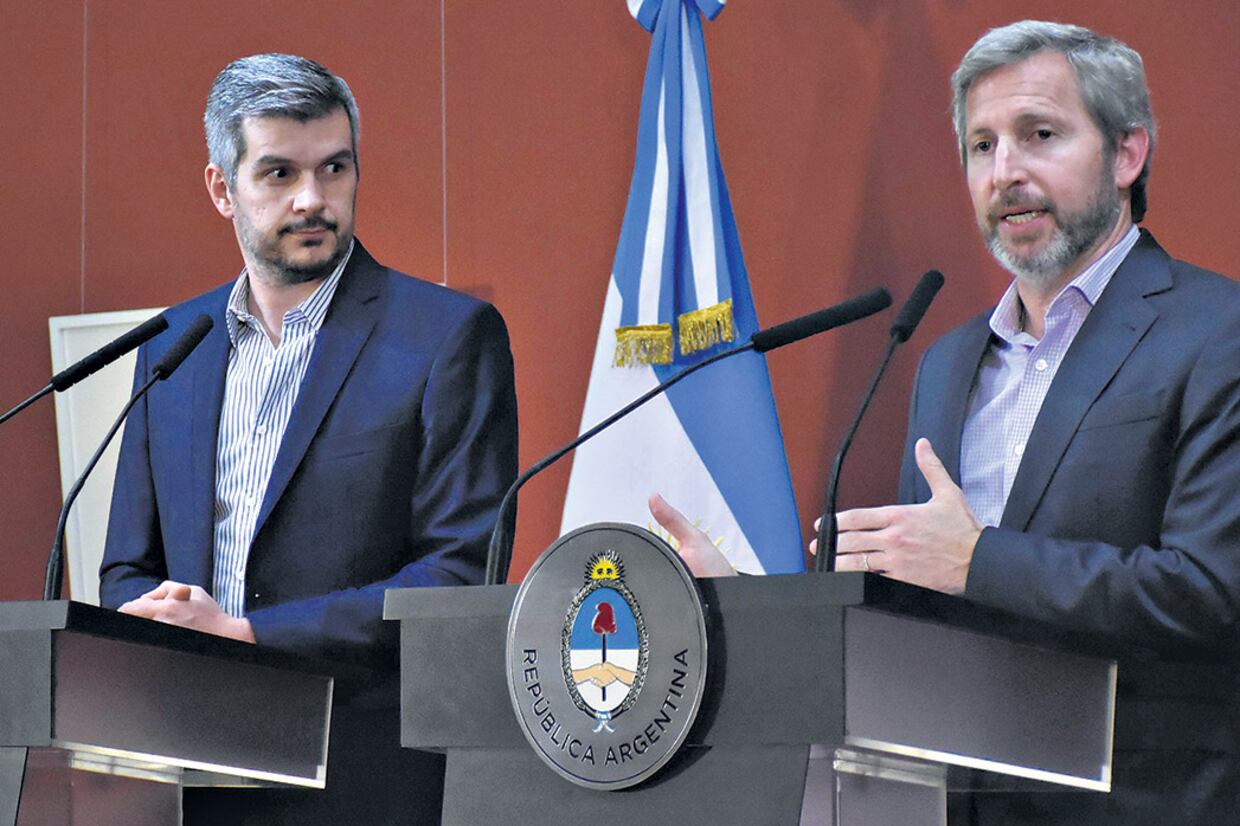 Marcos Peña y Rogelio Frigerio en la conferencia de prensa que dieron el lunes para hablar de los resultados.