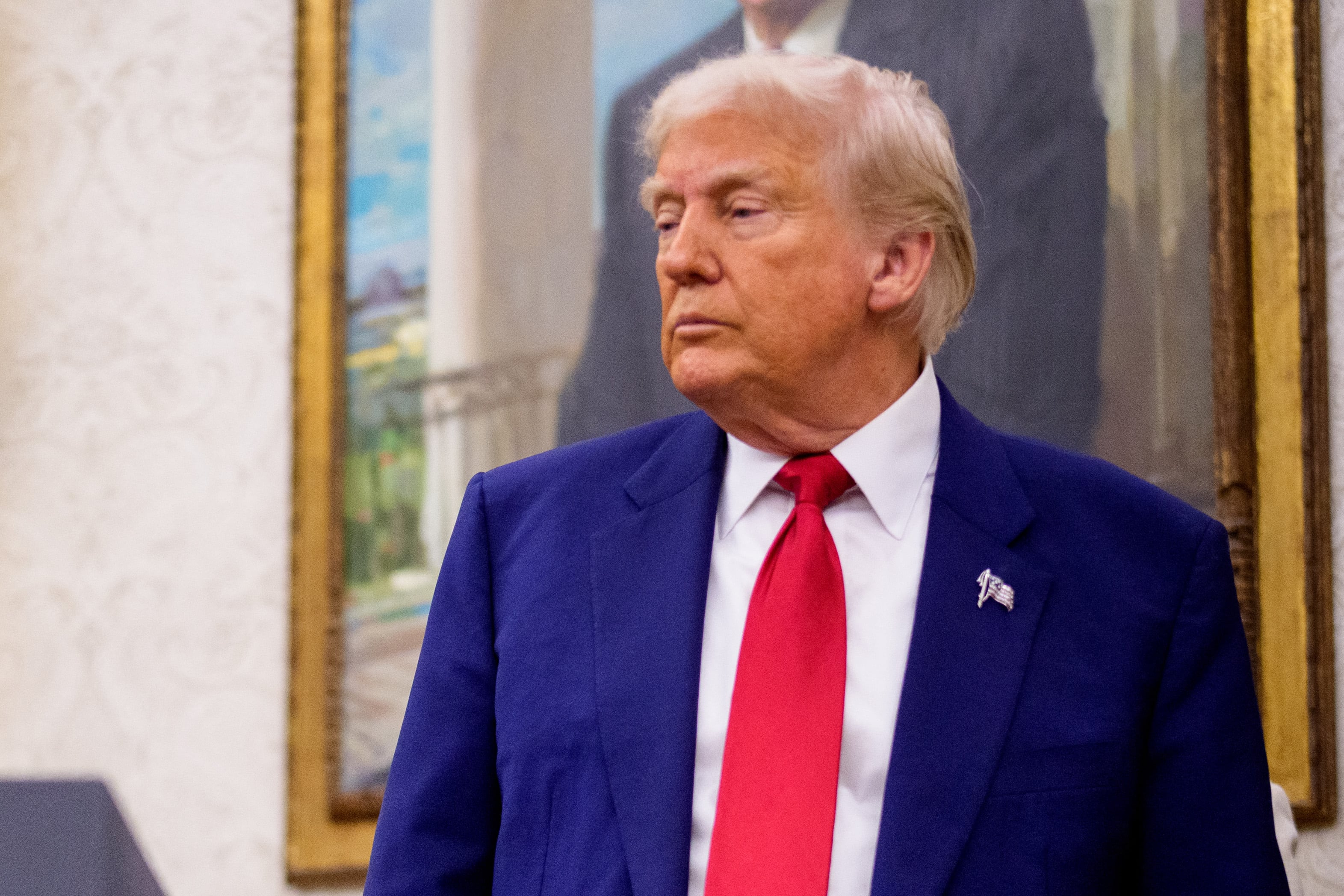 Estados Unidos prohíbe el ingreso a ciudadanos de 12 países y establece estrictos límites para otras 8 naciones