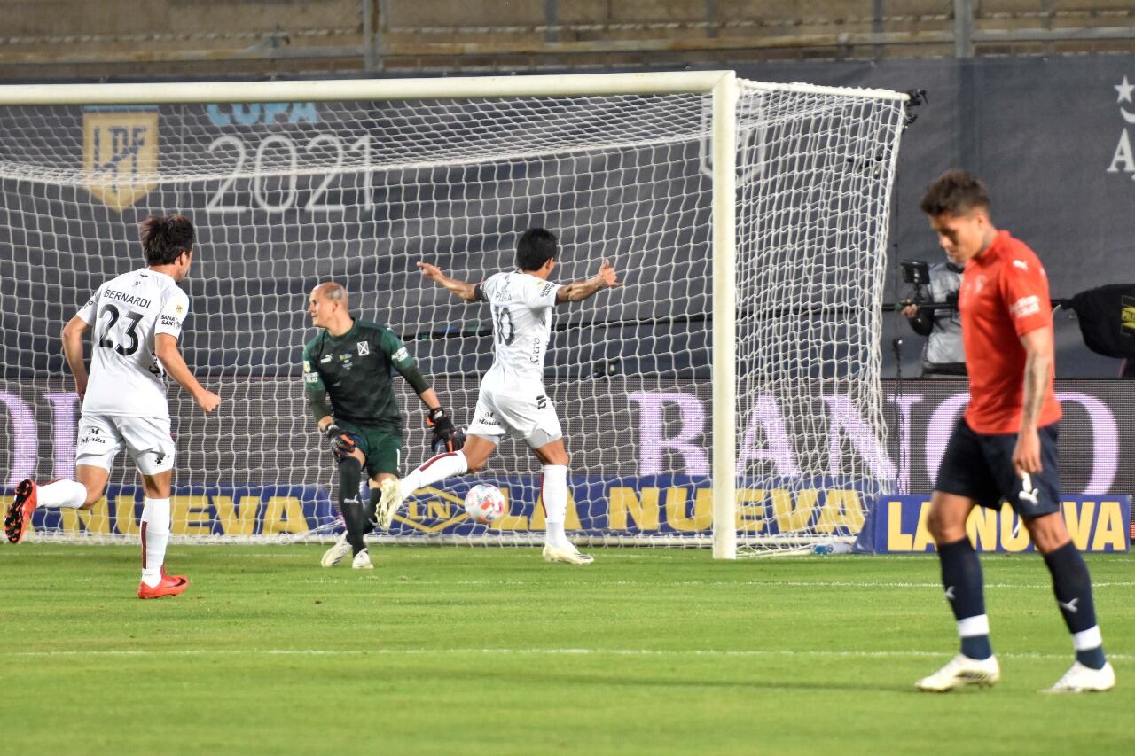 El Pulga Rodríguez definió con categoría y festeja