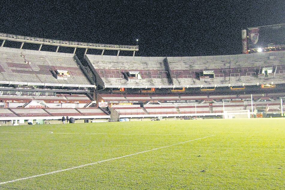 River cumplirá esta noche el primero de los dos partidos sin público con que fue sancionado.