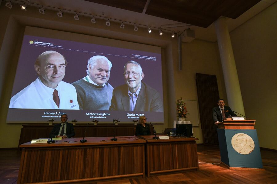 "Es un logro histórico en nuestra continua lucha contra las infecciones virales", destacó el jurado del Nobel sobre los descubrimientos de los premiados.