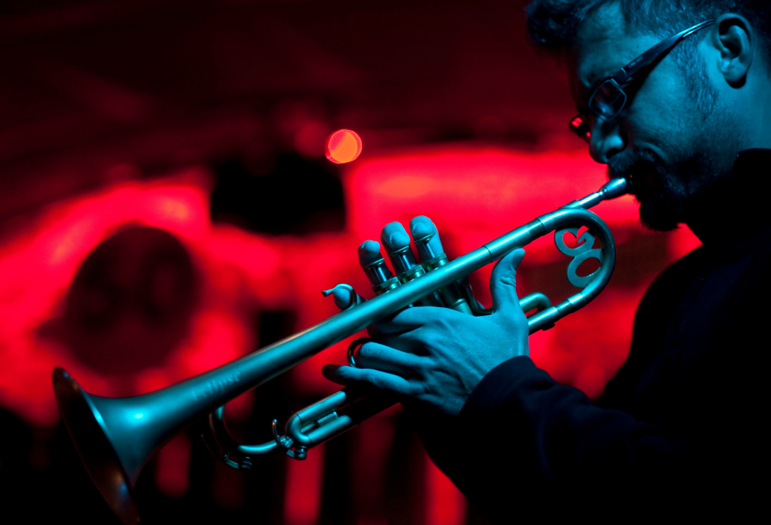 Guillermo Calliero vive en Barcelona y toca con artistas de todo el mundo. 