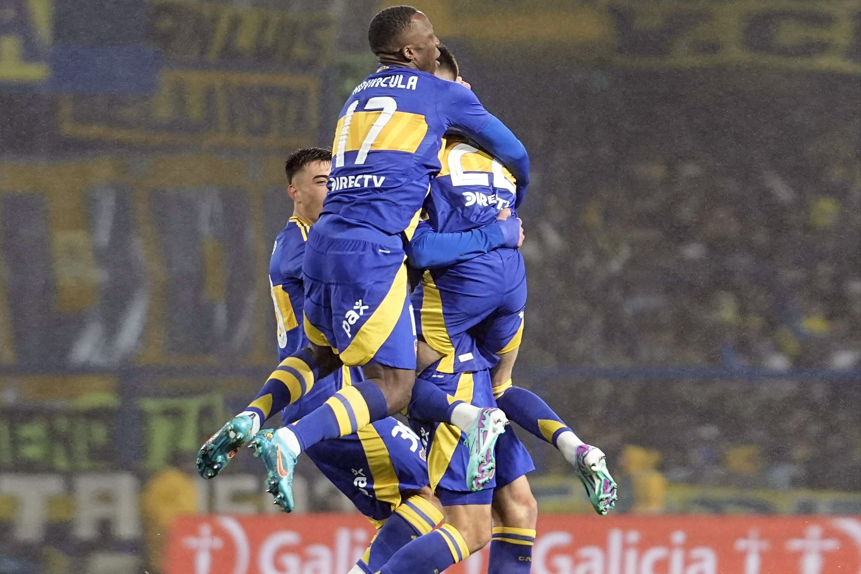 El festejo del gol de Lema, que abrió el camino del triunfo