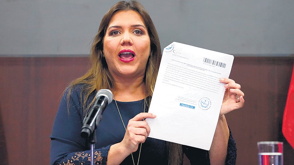 Lenín Moreno eximió de sus funciones a María Alejandra Vicuña.