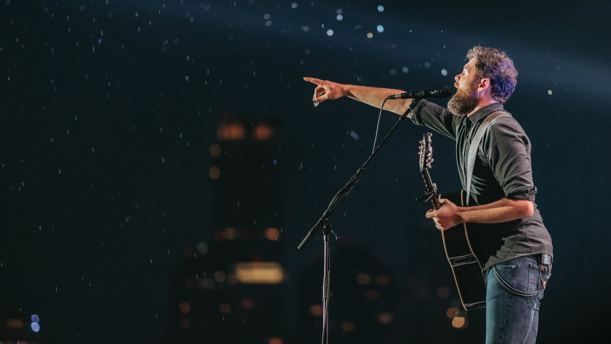 La canción “Let Her Go” de Passenger tiene más de 2300 millones de reproducciones en YouTube.