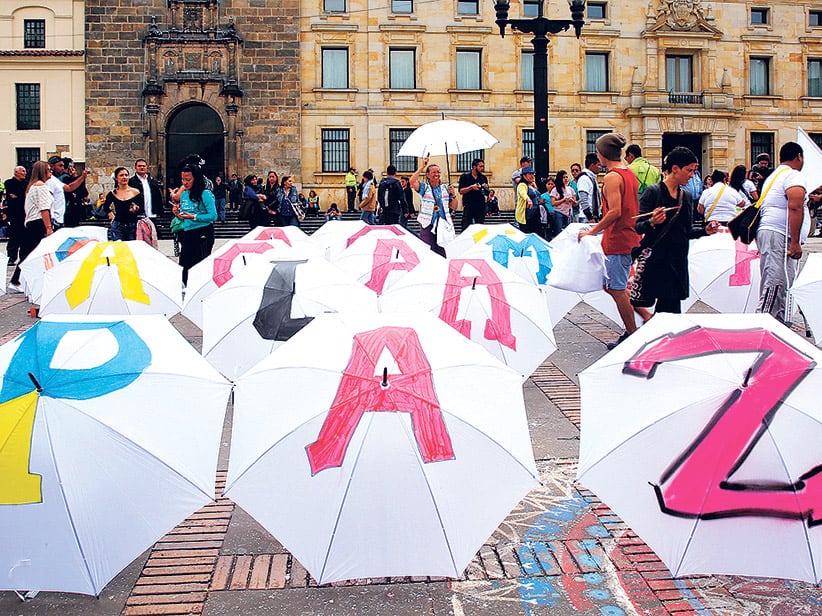 Colombia acompaña en las plazas la firma del nuevo acuerdo de paz entre las FARC y el gobierno.