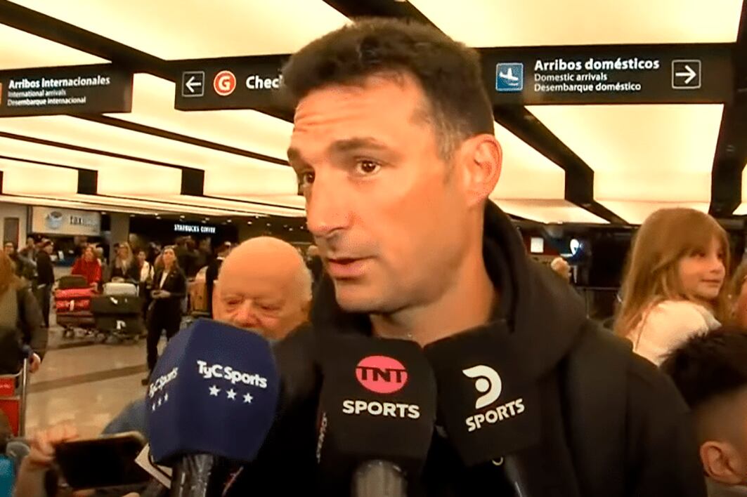 Lionel Scaloni habló bastante durante su paso por el aeropuerto de Ezeiza.