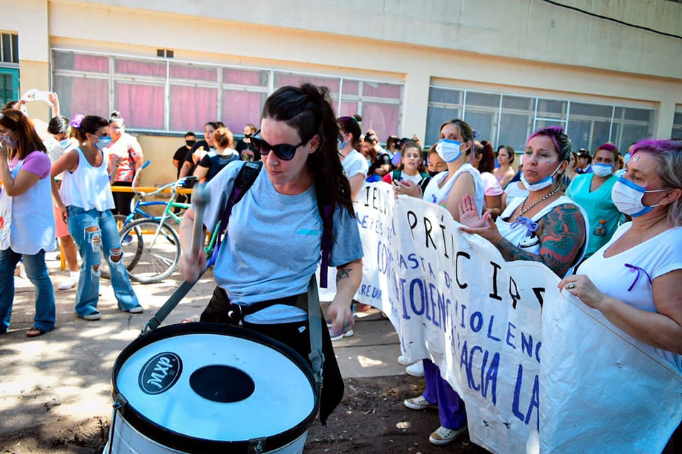 Más de 350 personas caminaron por Empalme contra las violencias machistas. 