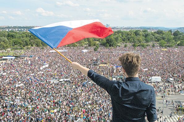 Los participantes confluyeron en la explanada de Letna, lugar de gigantescas protestas.