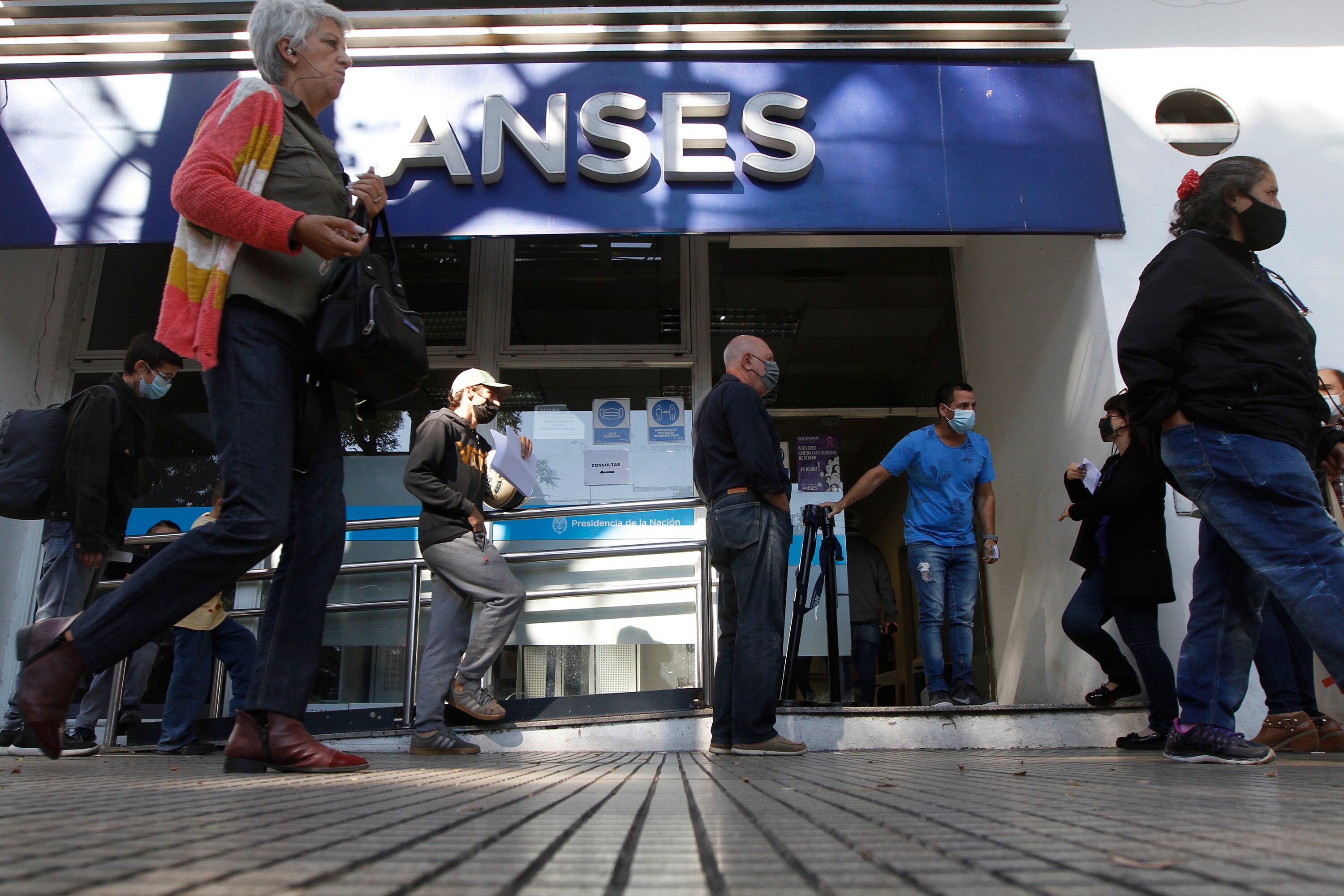 Los pagos según la ANSES para jubilados de hoy viernes 22 de abril Fotos: Carolina Camps