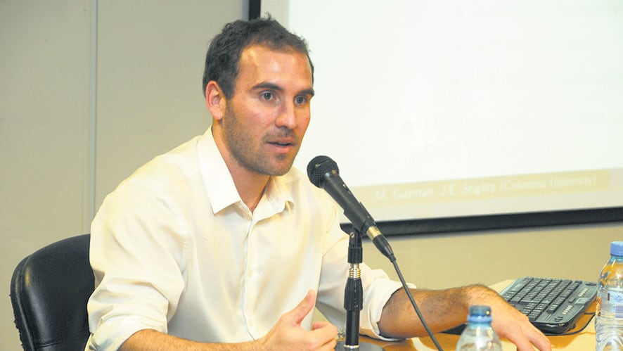 “El Gobierno necesita tomar deuda para mantenerse a flote.”