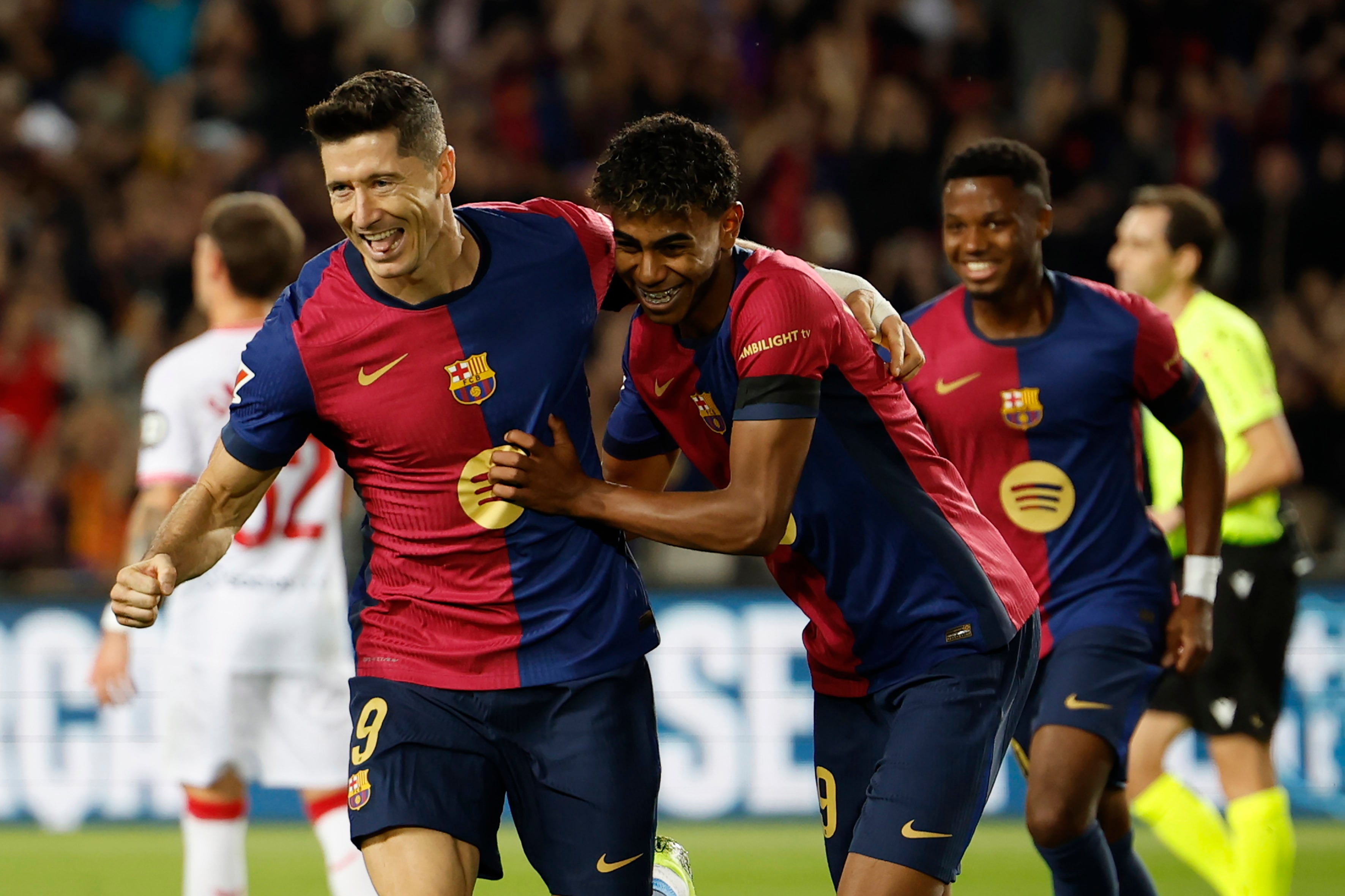 Lewandowski y otro doblete para el puntero Barcelona