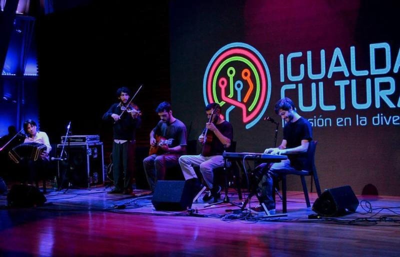 Bajomundo durante su actuación en el CCK.