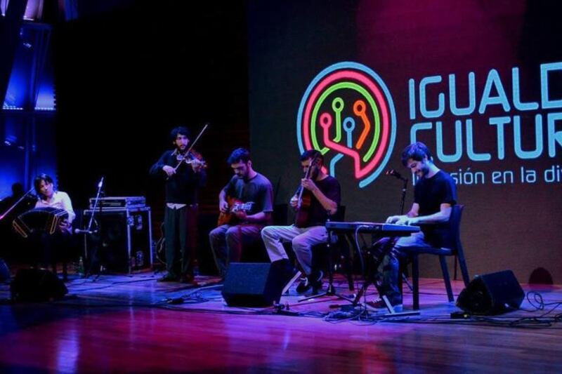 Bajomundo durante su actuación en el CCK.