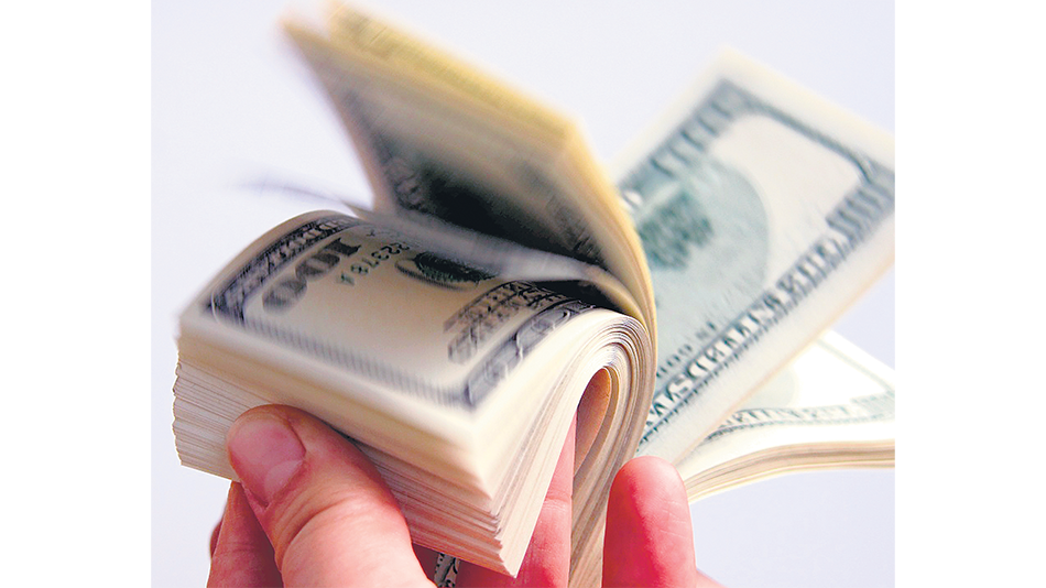 Gastos en el exterior, pagos de dividendos e intereses crecientes.