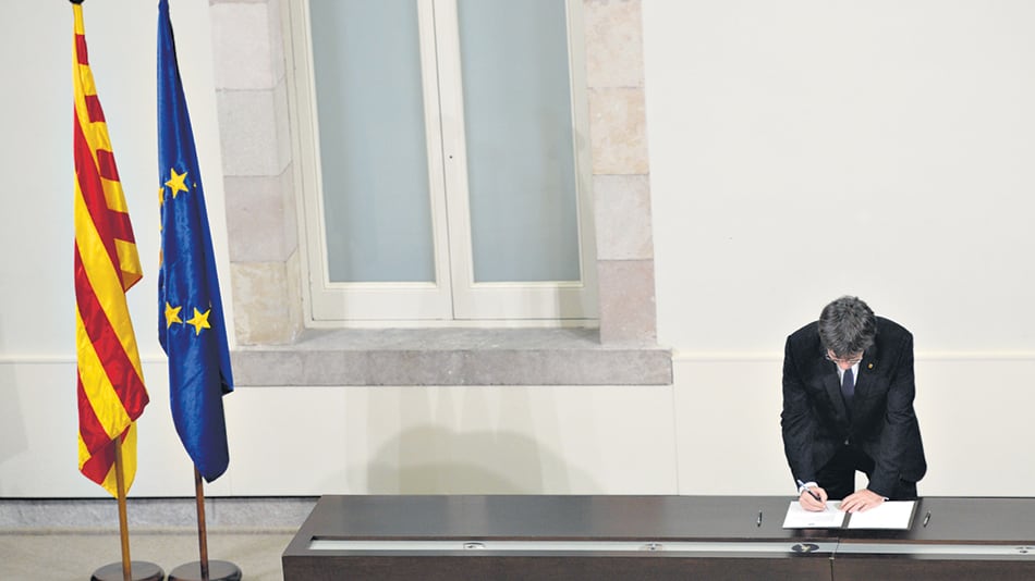 Carles Puigdemont manifestó ayer en el Parlamento catalán que busca “desescalar la tensión” con el gobierno central.