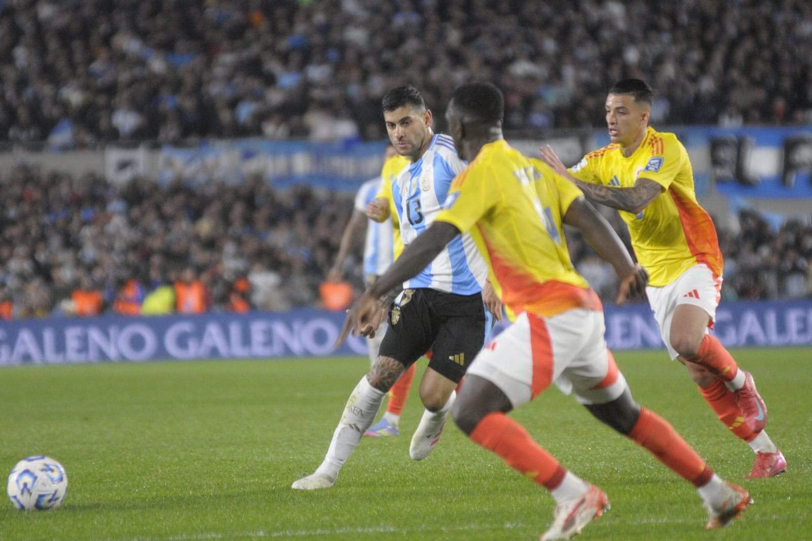 Cristian Romero cumplió en el aspecto defensivo