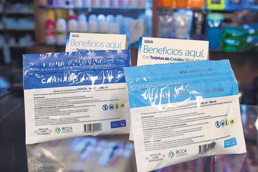 Las farmacias montevideanas enfrentan un problema con los bancos por la venta de marihuana.