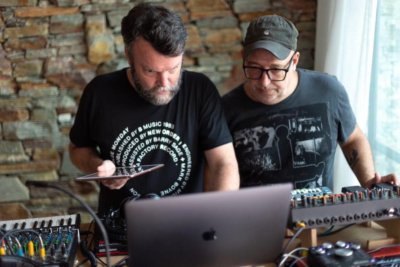 Baunder y Oliverio Sofía durante los ensayos en casa de Cattáneo.