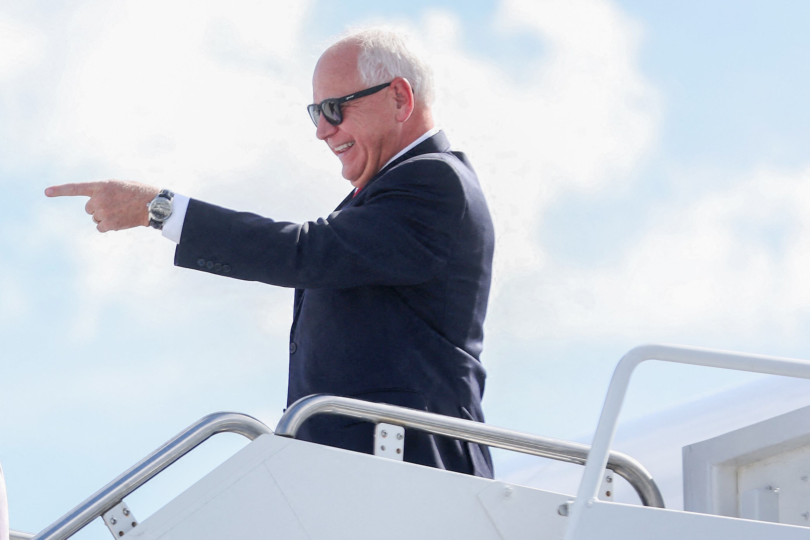 Tim Walz, en la mira de los republicanos por sus frecuentes viajes a China.