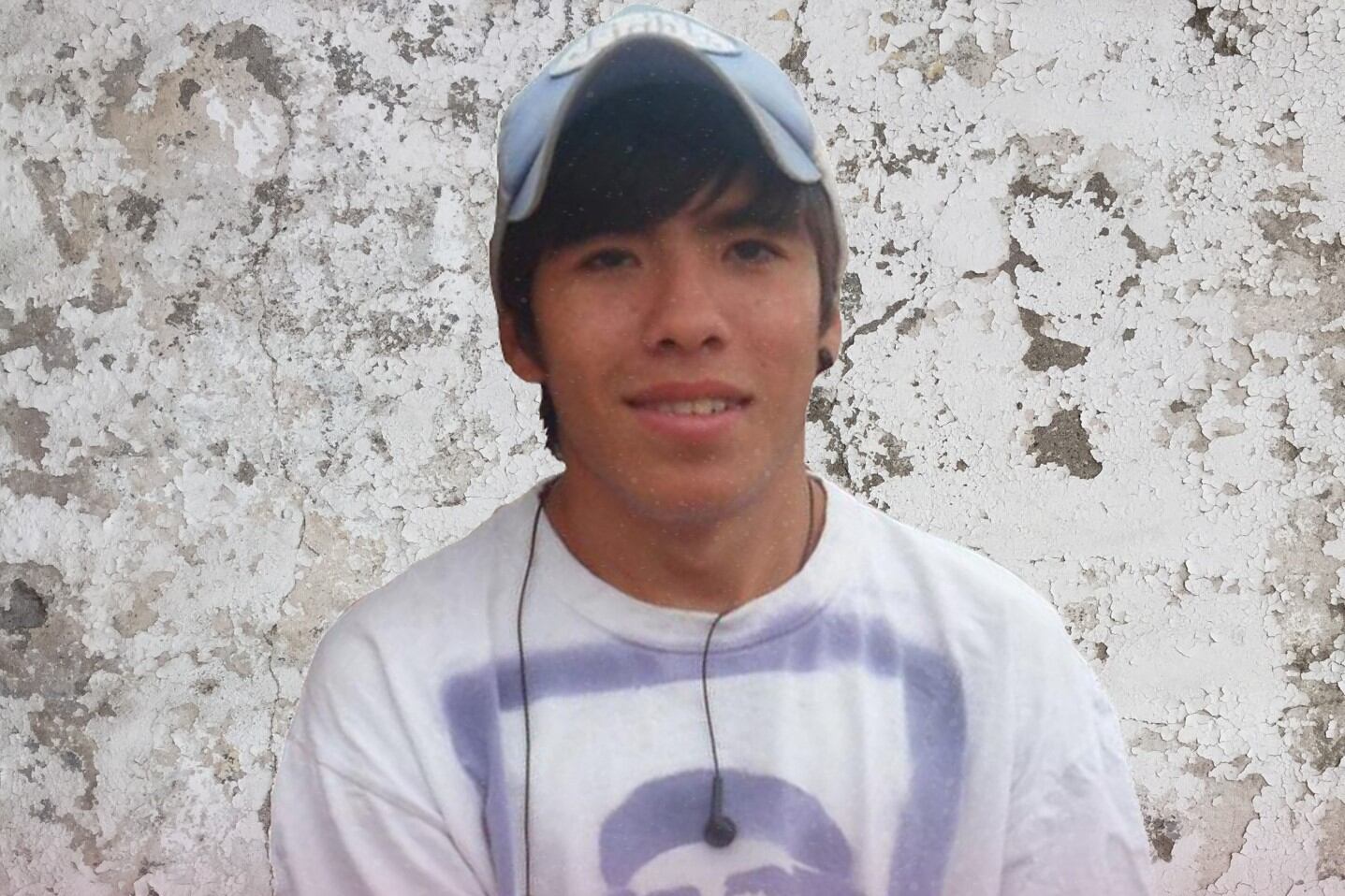 Facundo solía discutir con la mamá, entre otros asuntos por el estampado de remeras como ésta que hizo él mismo.