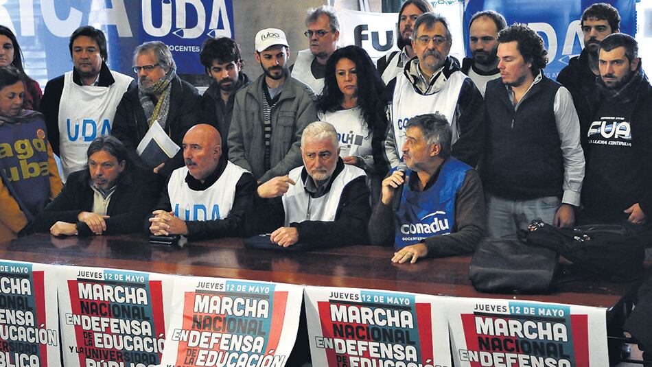 La mejora salarial, de haber acuerdo, se cobraría en cuotas, la última en noviembre.