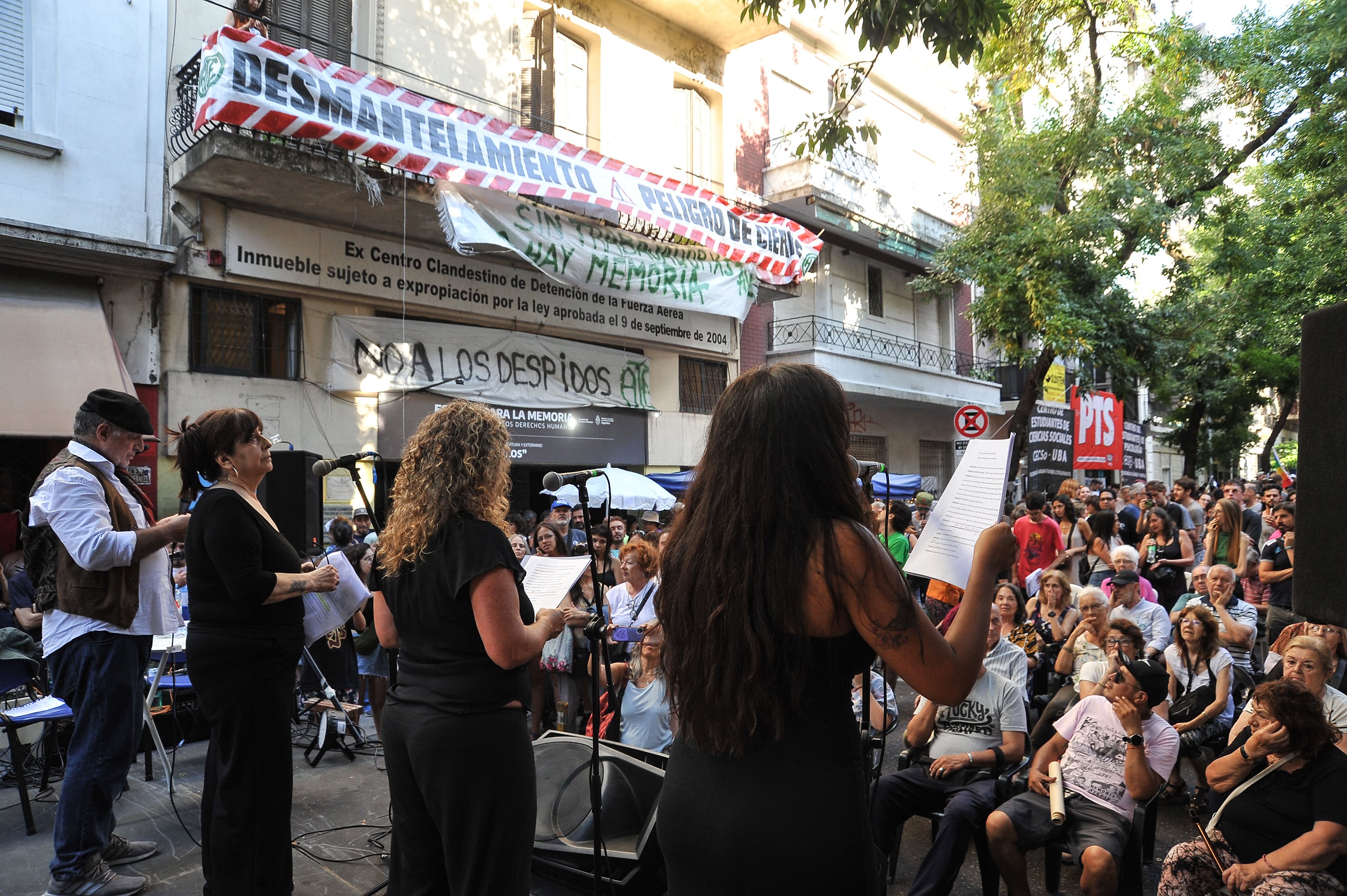 Vecinos y trabajadores en el festival por el Virrey Cevallos.