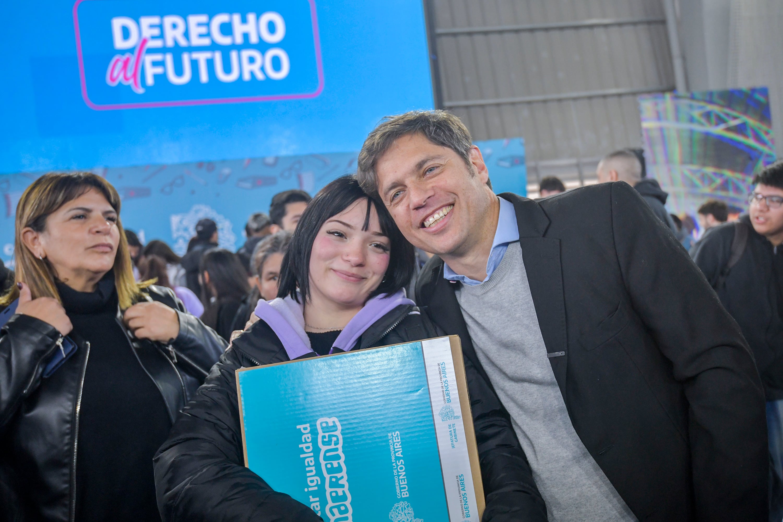 En Malvinas Argentinas se alcanzó la entrega de la computador número 100 mil del programa provincial. 