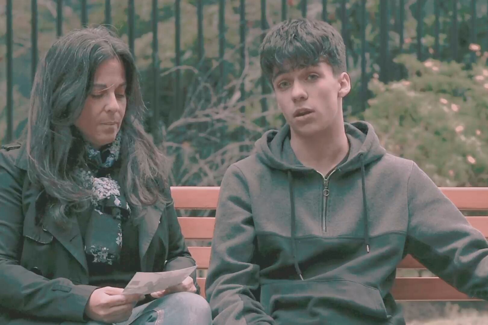 Bruno Brugellis junto a su mamá, Analía Kalinec.