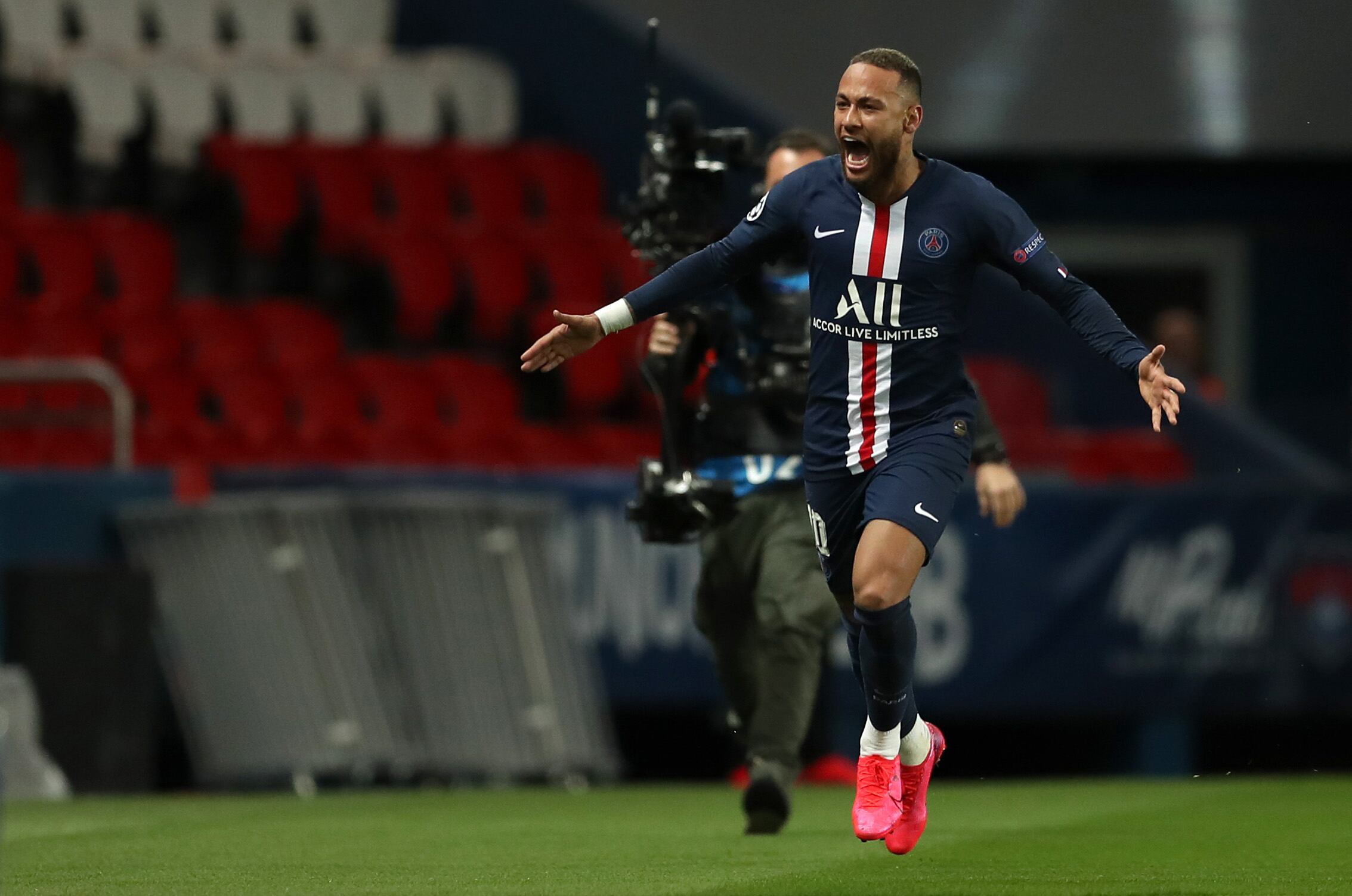 PSG, sin hinchas en las tribunas, ante el Borussia Dortmund.