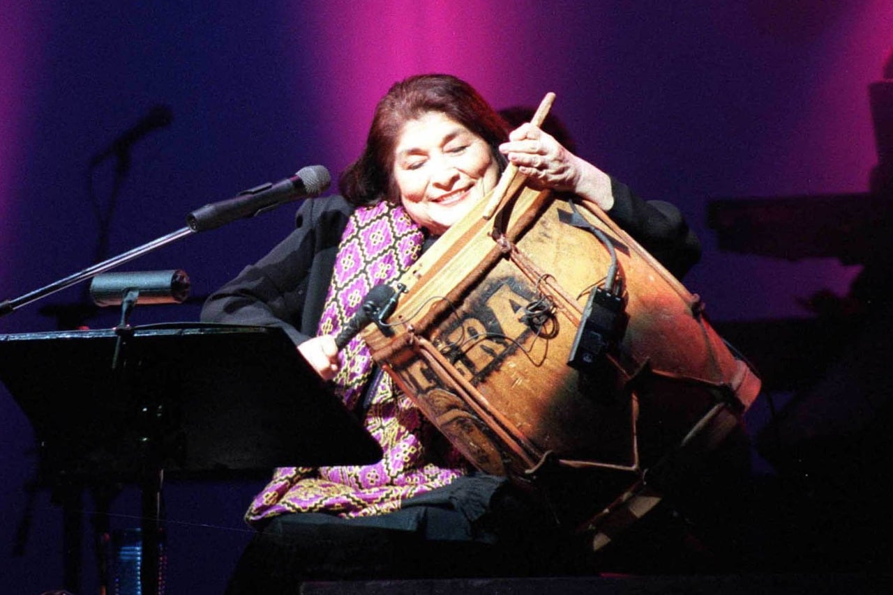 La Negra Sosa, la voz argentina que resuena por el mundo. 