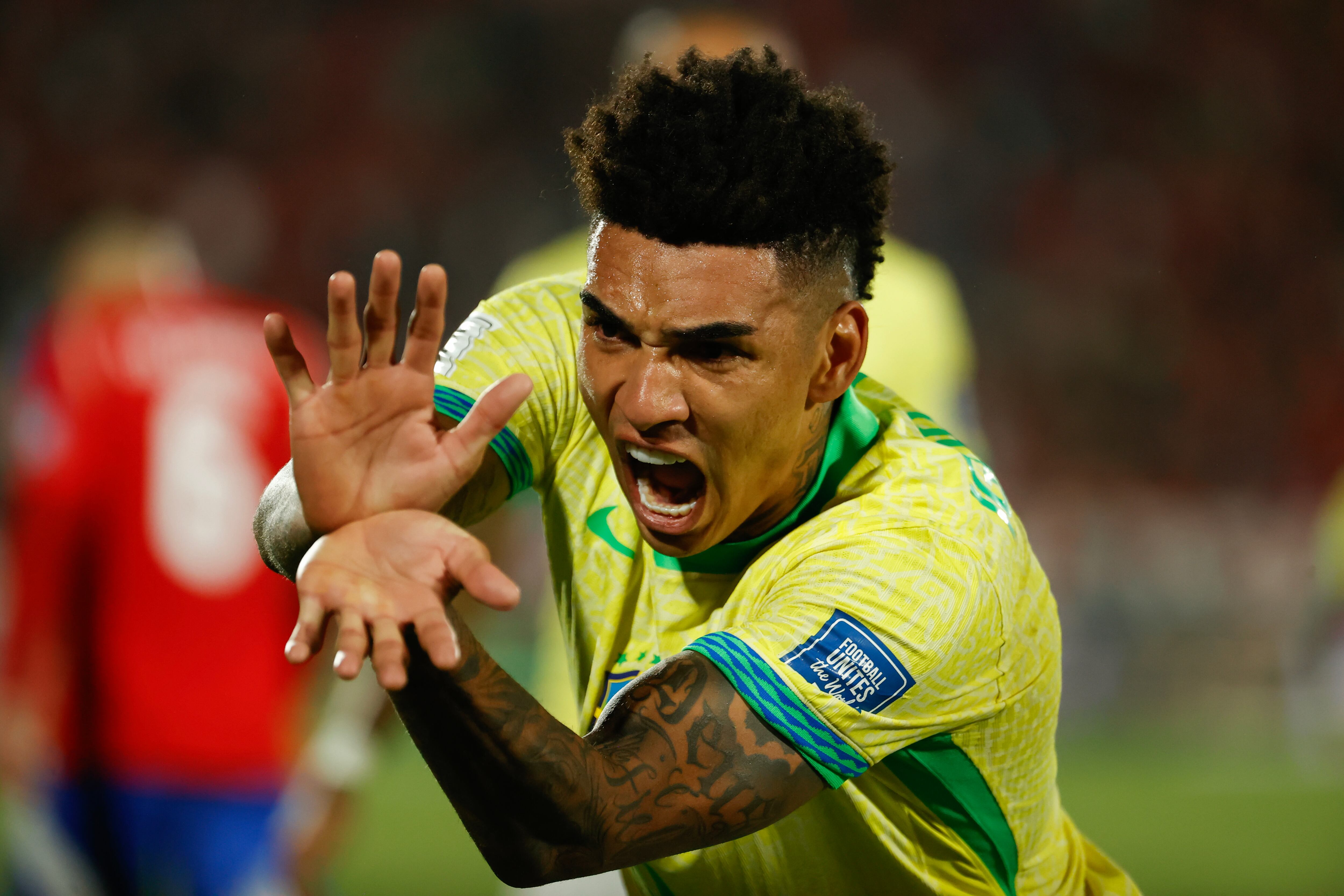 Igos Jesús festeja el gol del empate de Brasil