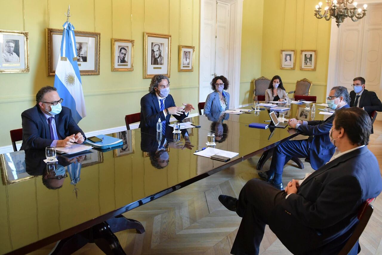 En la reunión de gabinete económico se analizó el alza de materias primas, que llega a un máximo desde 2009.