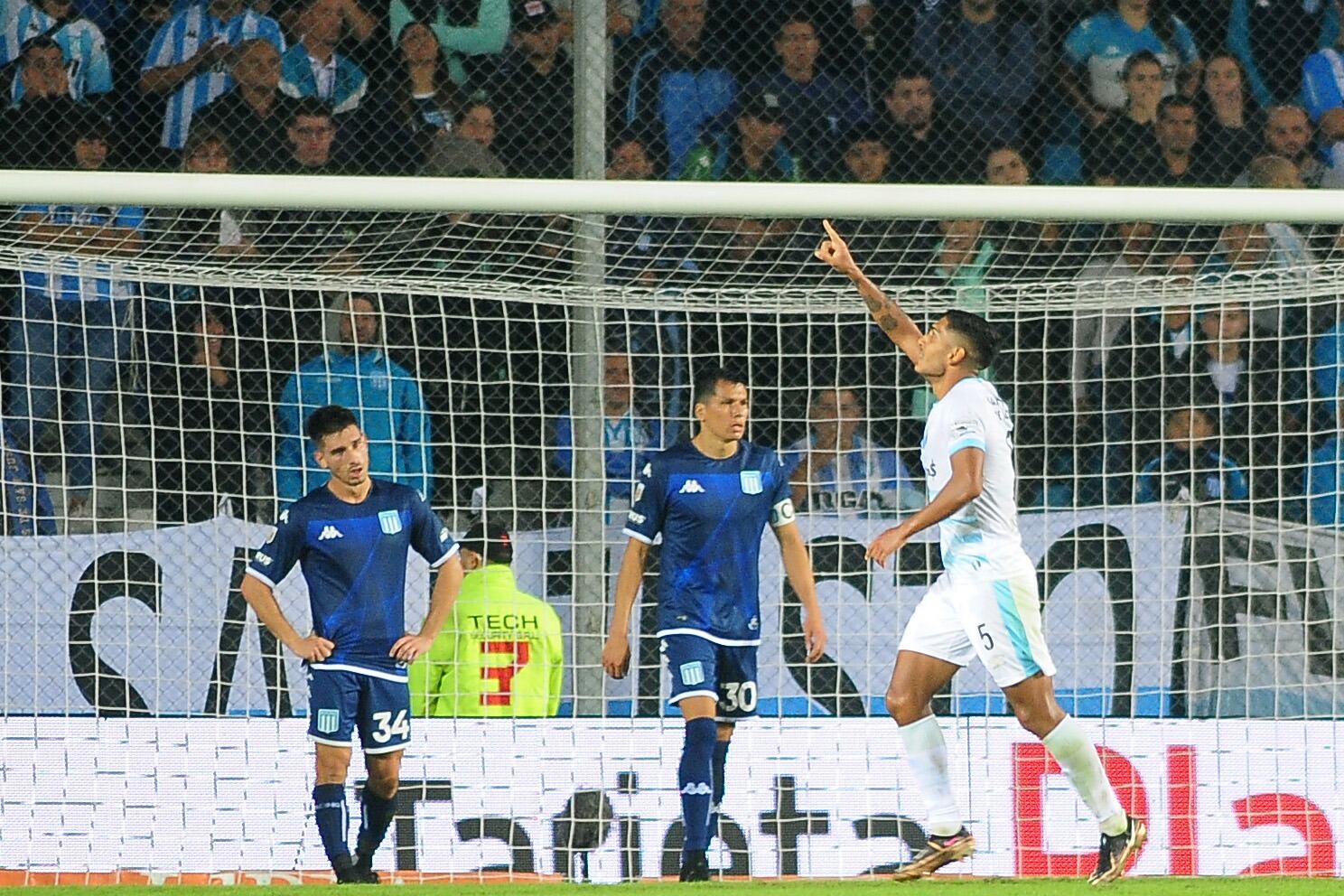 Sánchez celebra el primero del Decano ante la desazón de Mura y Sigali