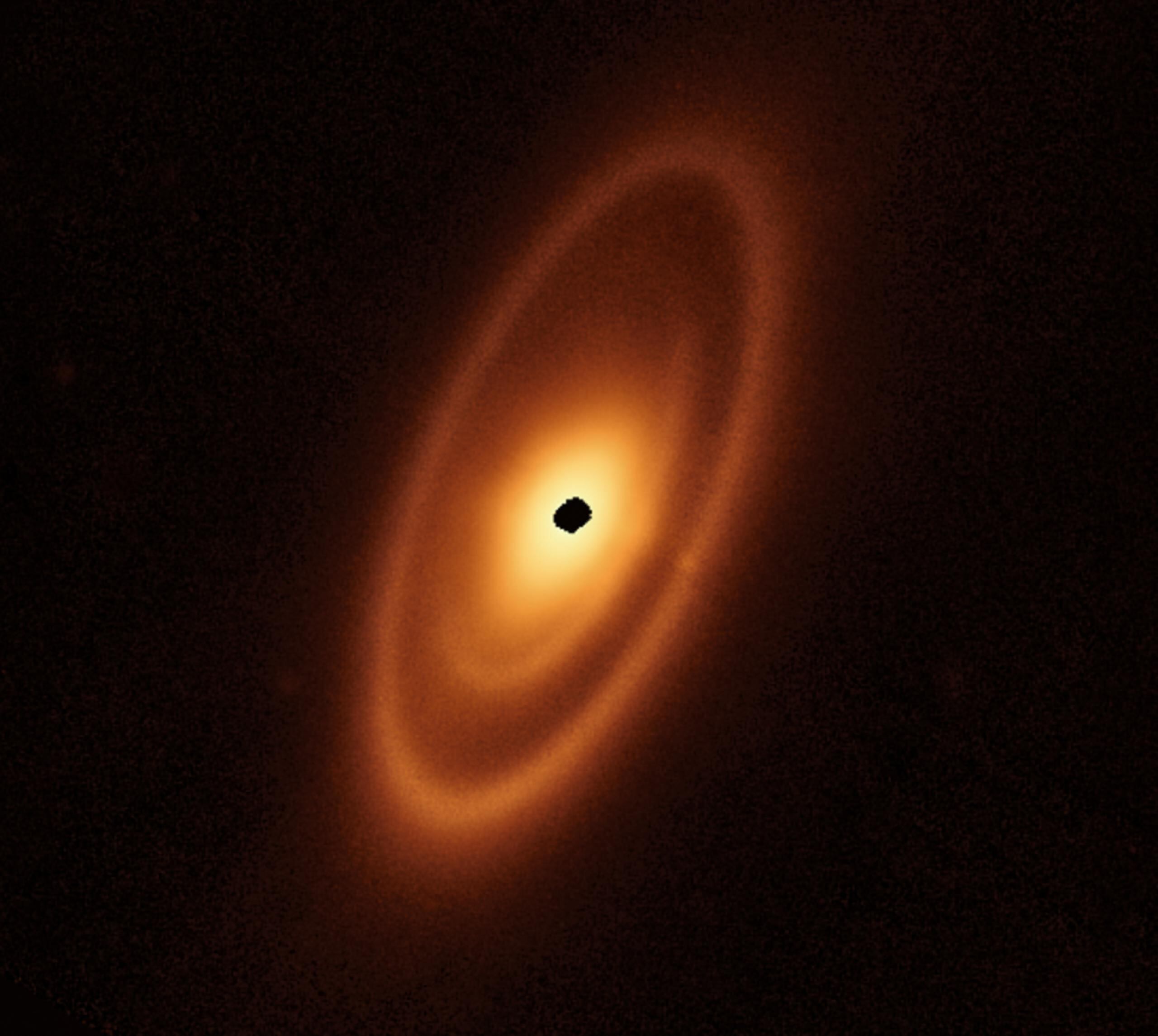La NASA publicó la imagen de los tres cinturones de asteroides de mla estrella Fomalhaut, detectados por el telescopio Webb. (Foto: NASA)