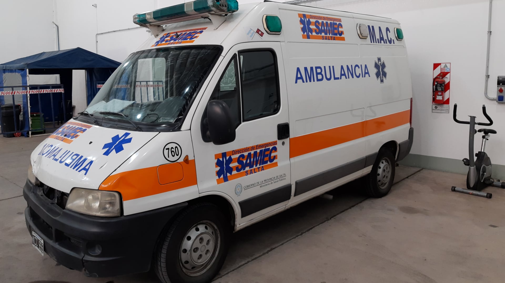 Una de las ambulancias que no circula a la espera de ser reparada