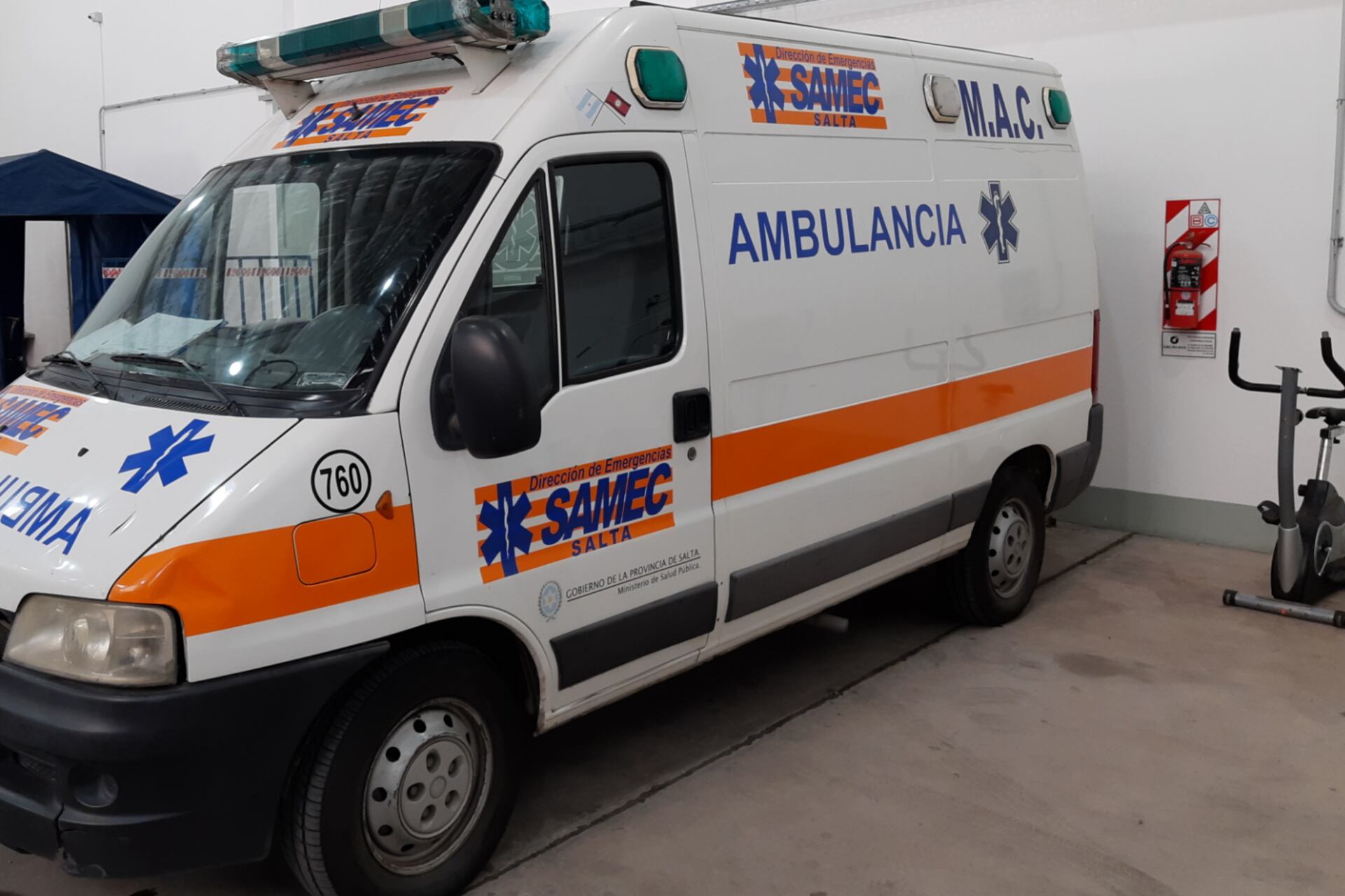 Una de las ambulancias que no circula a la espera de ser reparada