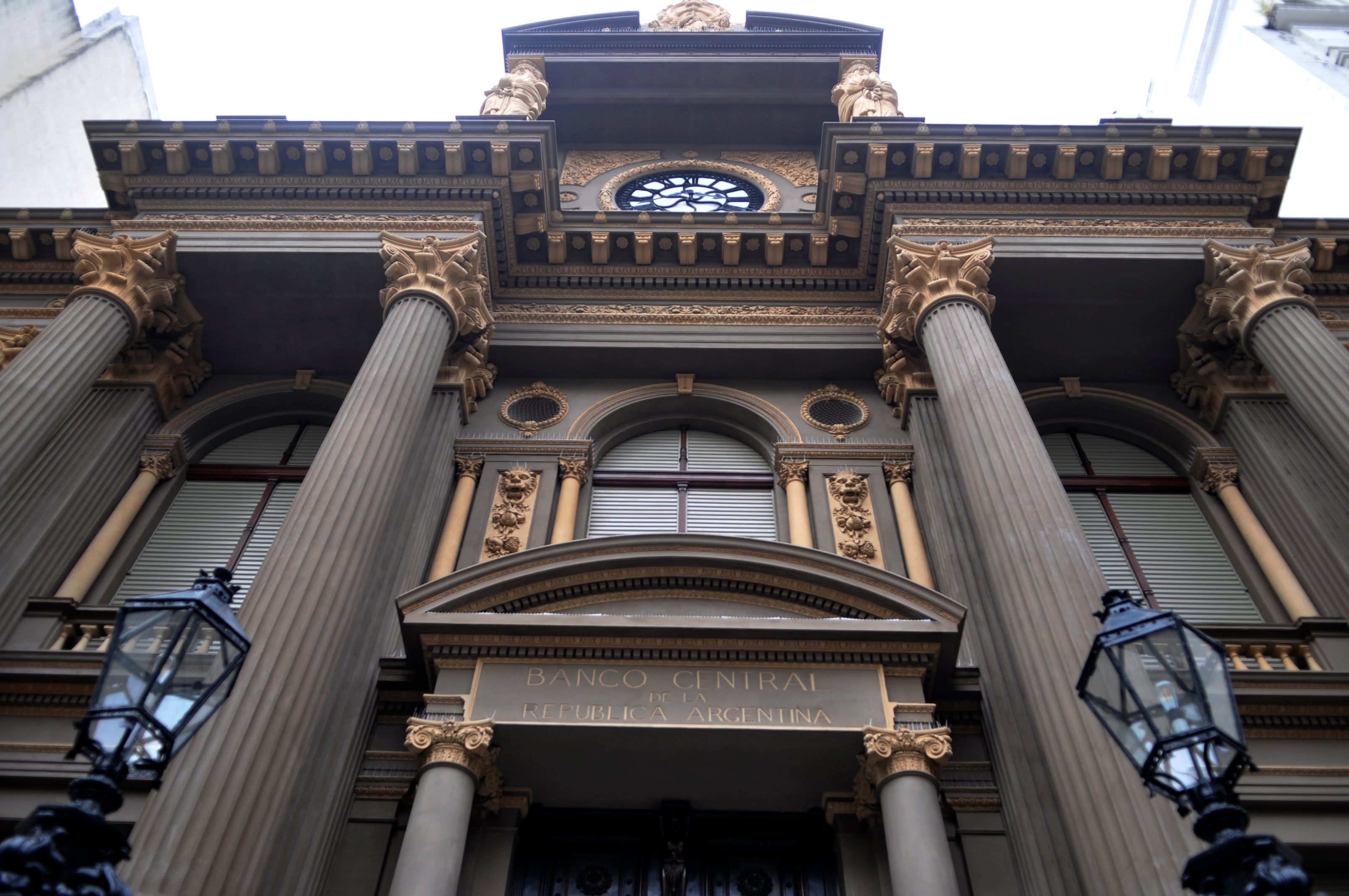 El Banco Central vendió 20 millones de dólares. Las reservas internacionales brutas suman 29.163 millones.
