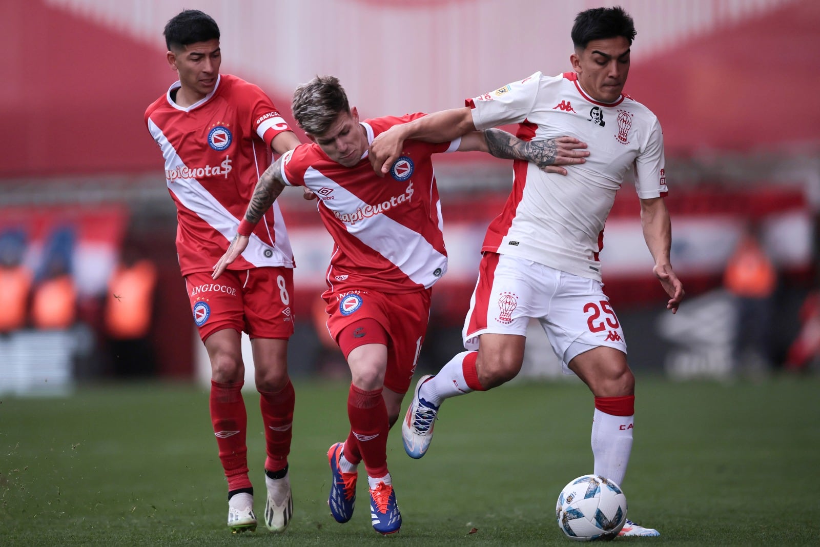 Argentinos dejó una mejor imagen con su entrenador interino